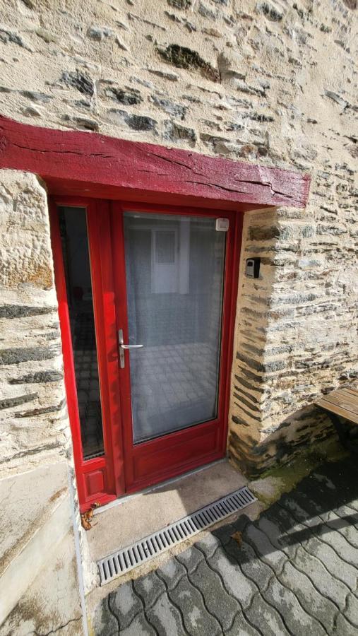 Gite Maisonnette- Et A Cote Coule Une Riviere Josselin Kültér fotó